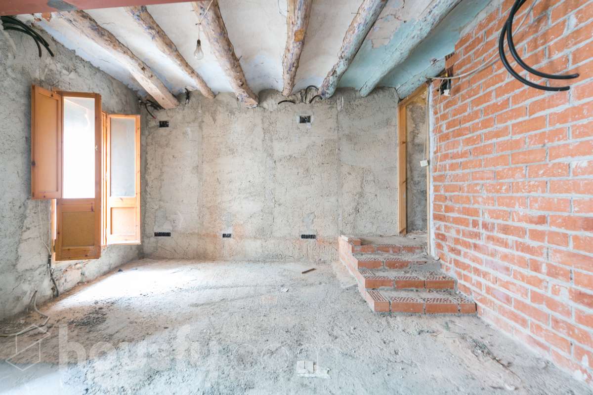 Casa 4 habitaciones con patio en Sant Marti de Tous-5