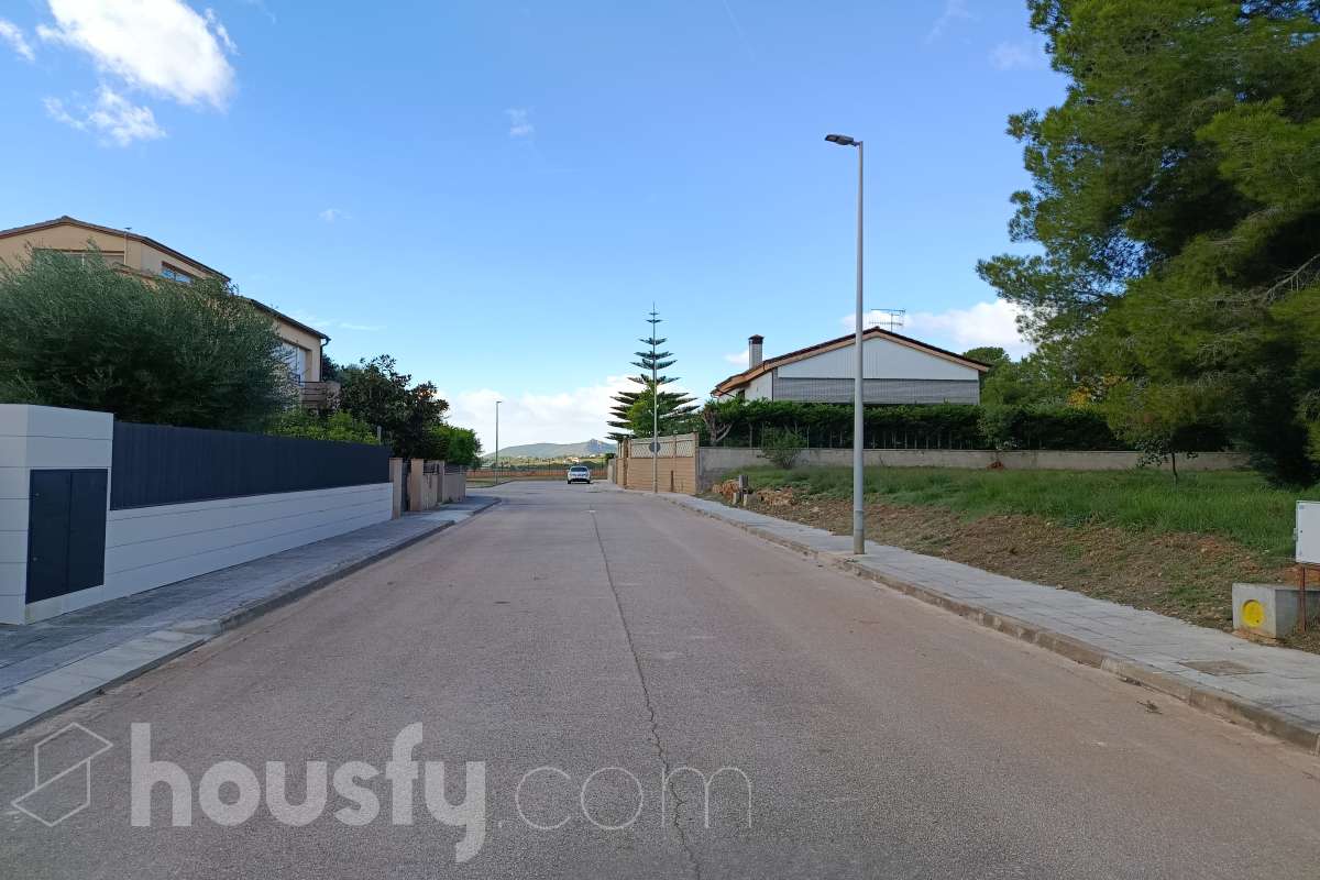 Solar urbano en Pacs del Penedès-17