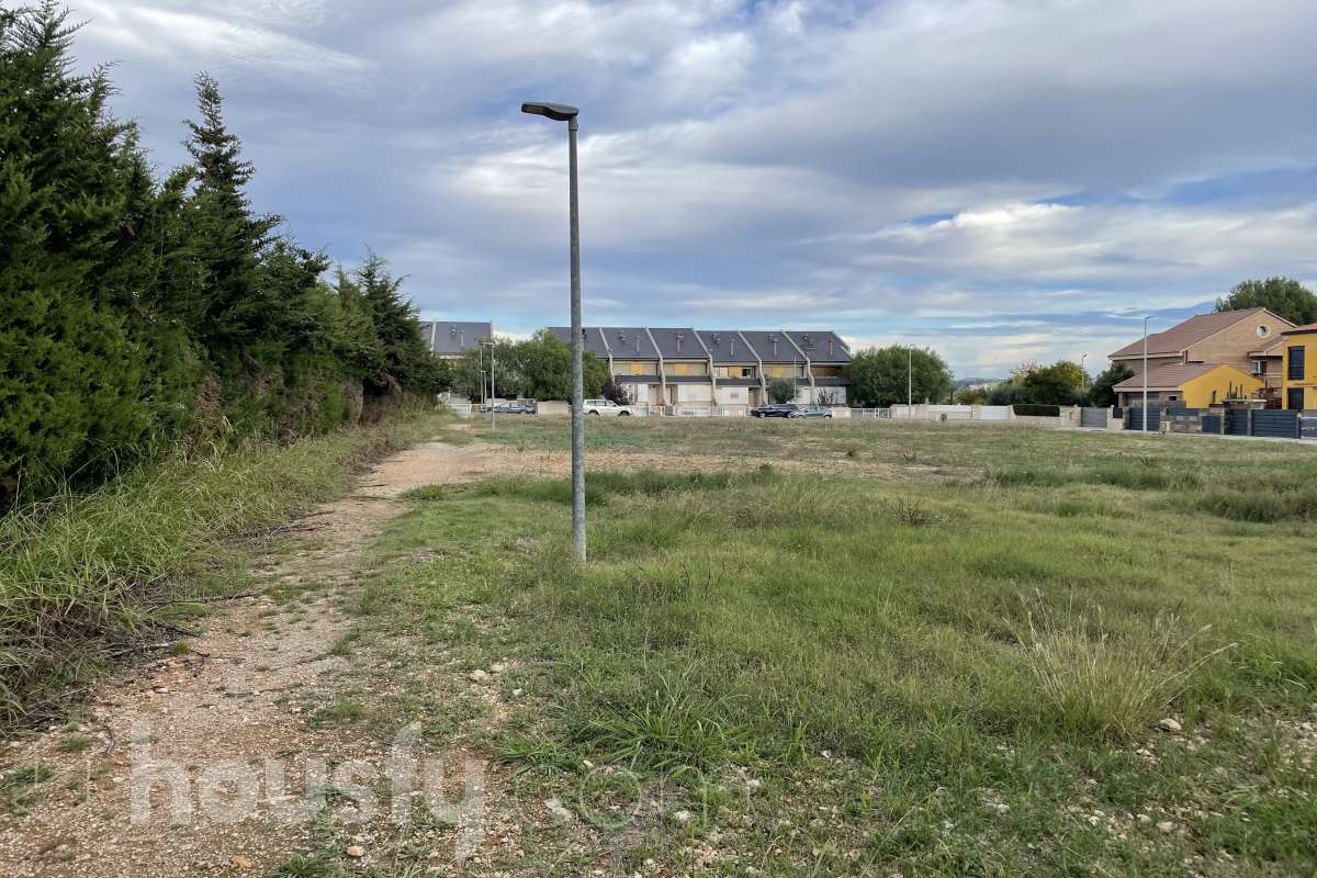 Solar urbano en Pacs del Penedès-10