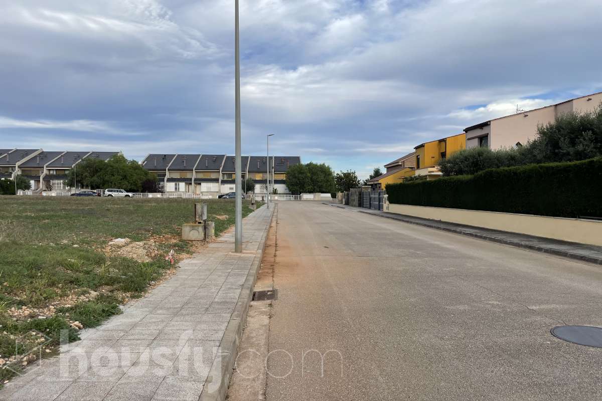 Solar urbano en Pacs del Penedès-6