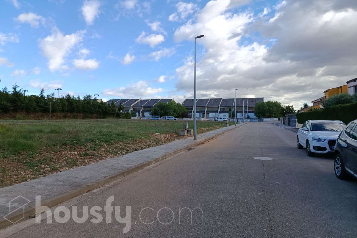 Solar urbano en Pacs del Penedès-21