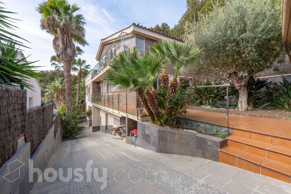 Chalet independiente con piscina y jardín en Cubelles-29