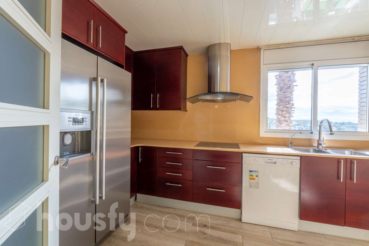 Chalet independiente con piscina y jardín en Cubelles-27