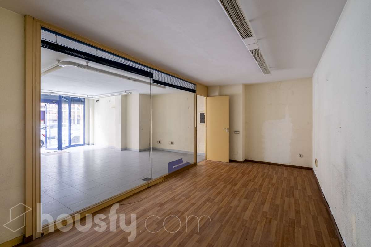 Fabuloso local en Cornellà de Llobregat-2
