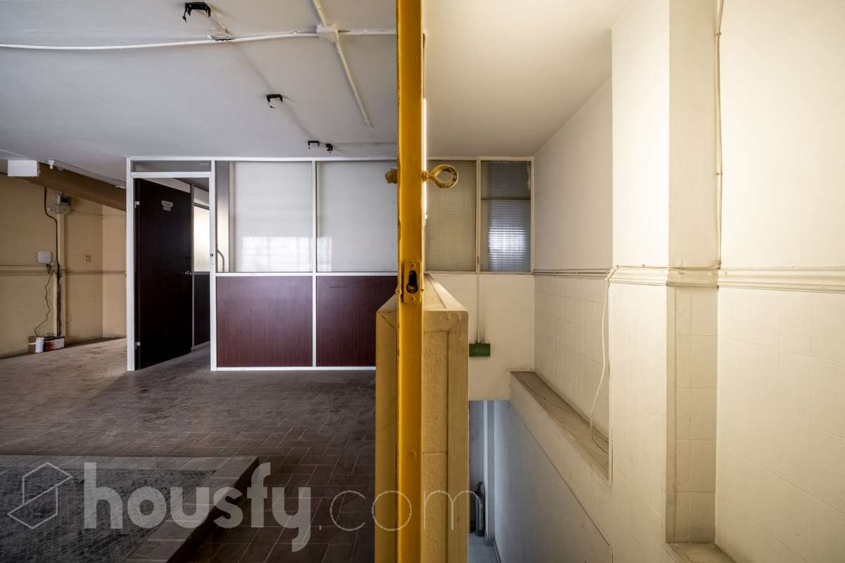 Fabuloso local en Cornellà de Llobregat-25