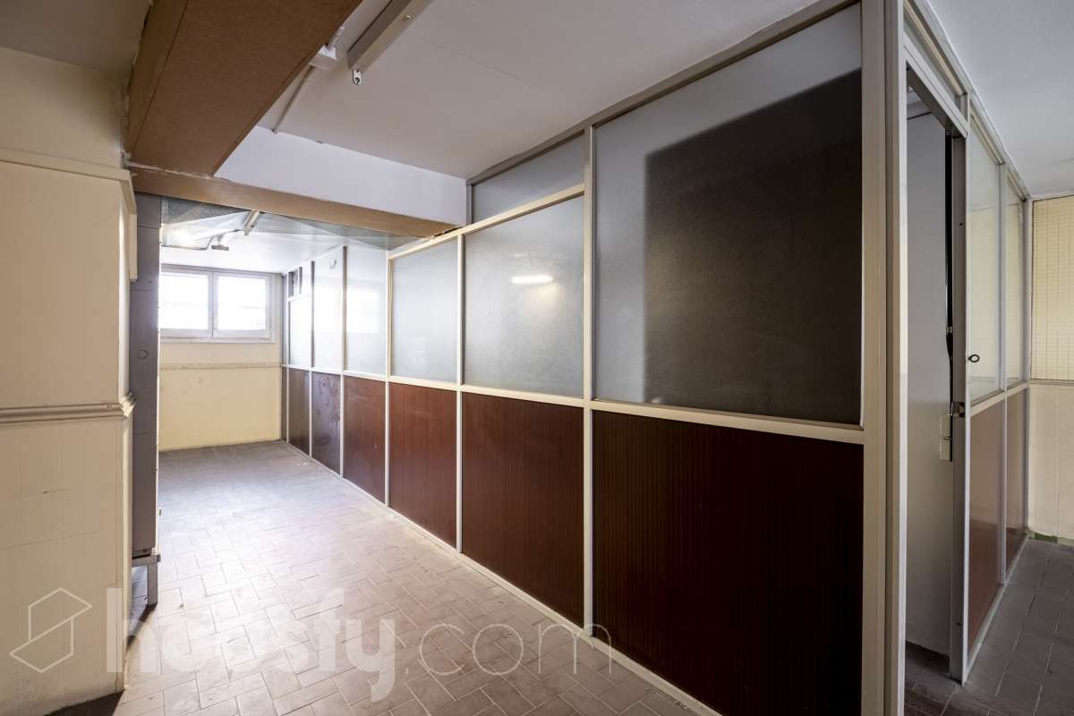 Fabuloso local en Cornellà de Llobregat-29