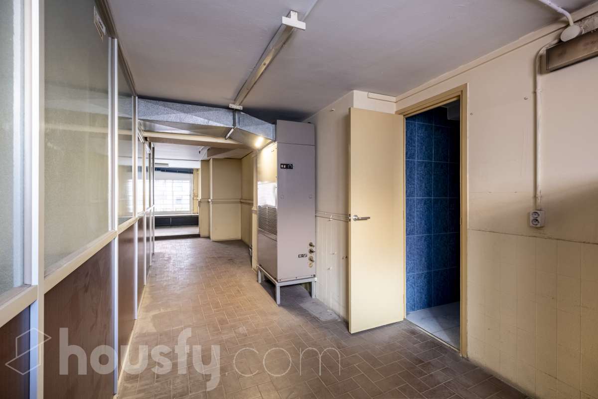 Fabuloso local en Cornellà de Llobregat-31