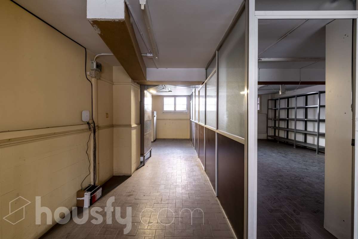 Fabuloso local en Cornellà de Llobregat-27