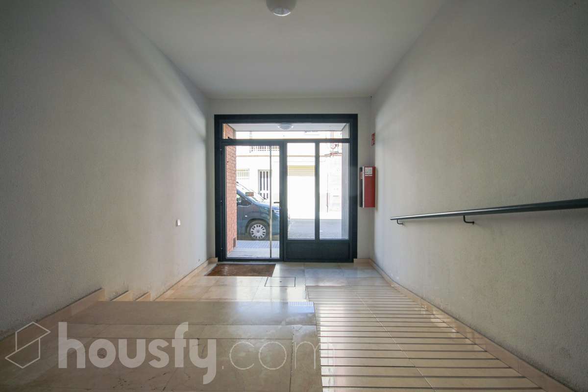 Piso con balcón y ascensor en finca de 2005 – Luminoso y listo para entrar a vivir-21
