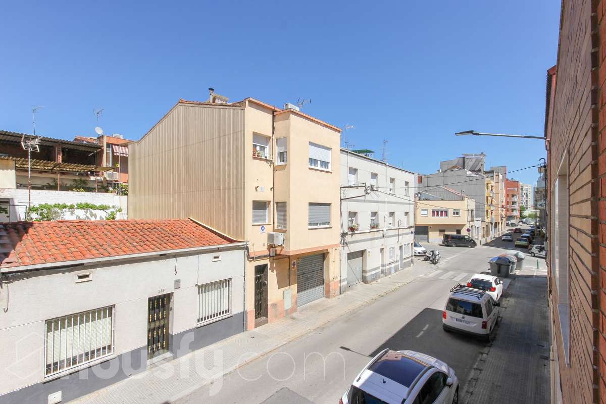 Piso con balcón y ascensor en finca de 2005 – Luminoso y listo para entrar a vivir-24
