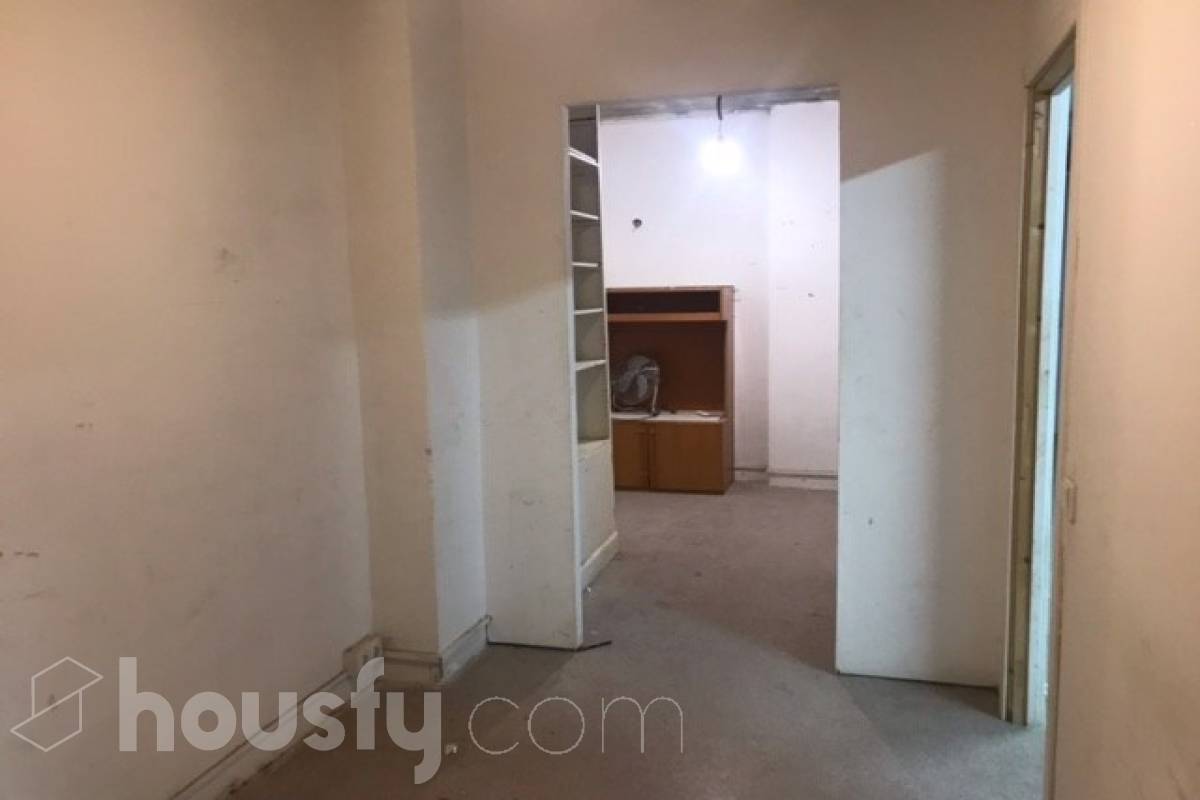 Housfy vende 🏡 amplio local ubicado en Sant Cugat del Vallès, el cuál consta de 155m2 útiles (verificados con la Dirección General de Catastro). Construido en el año: 1987 Distribución de estancias -Varias salas -1 Baño Características específicas -Cédula de habitabilidad -Ascensor Zona y entorno Respecto a la ubicación, se sitúa en de Sant Cugat del Vallès, municipio de Barcelona. Aviso legal El precio de venta no incluye gastos de la compraventa como notaría, registro, impuestos, ni tampoco honorarios agencia. Esta publicación no es vinculante. Consulta siempre la nota simple con Housfy antes de formalizar la compraventa. Sobre nosotros Housfy es la plataforma integral de servicios inmobiliarios. Nuestra combinación de expertos y tecnología pone al alcance de todo el mundo servicios cómodos, claros y seguros. AICAT número: 7922. Nos encargamos de la gestión y asesoramiento de la compra. ¡Olvídate de todo! Hacemos los trámites por ti. Y, si además necesitas financiación, ponemos a tu disposición un bróker hipotecario para ayudarte a conseguir las mejores condiciones para tu perfil económico. ¿Quieres visitarla? Contacta con Housfy y agenda tu visita sin compromiso. Más información en: housfy.com En cumplimiento de la Ley 8/2026 en Cataluña, el certificado de presencia o ausencia de amianto se encuentra en proceso de tramitación.-11