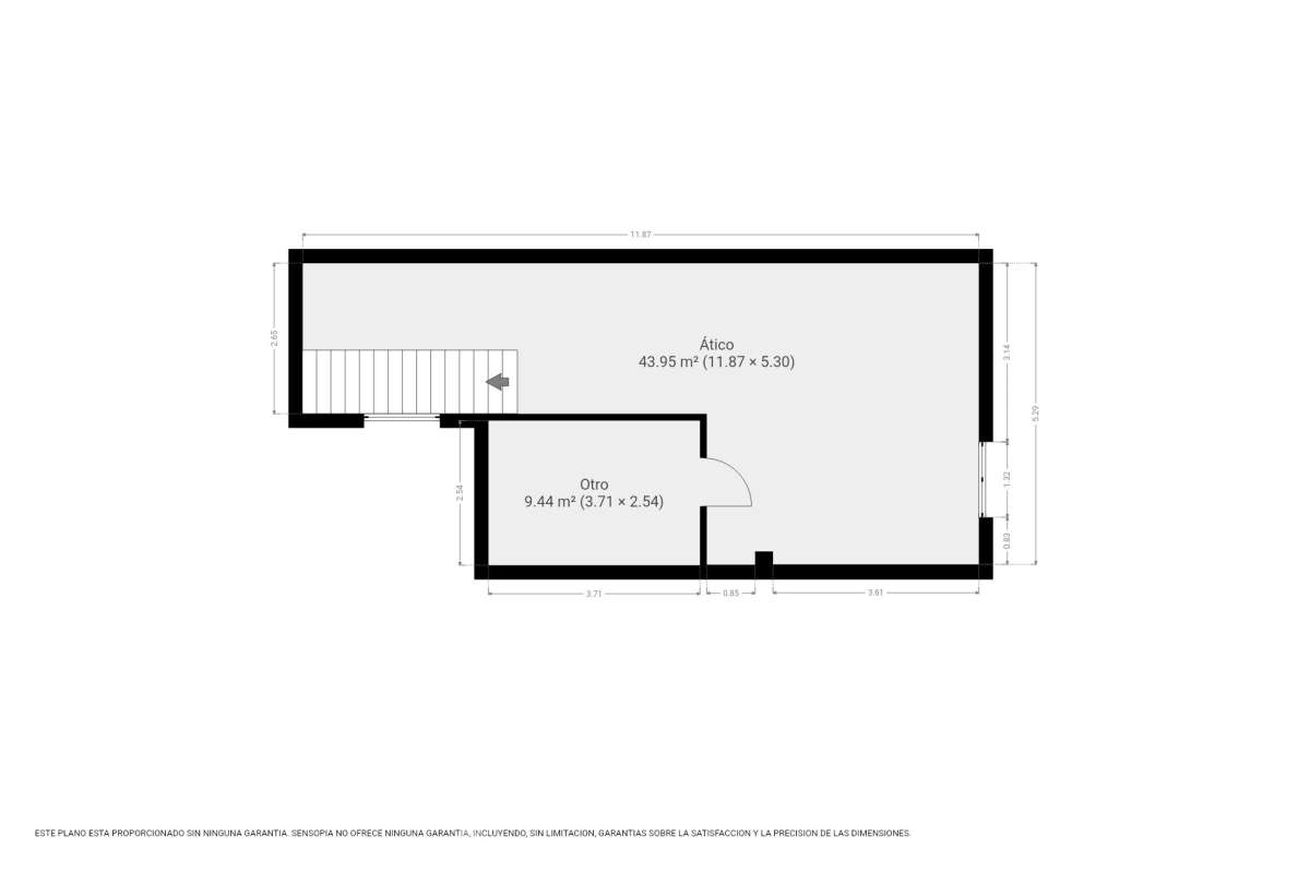ALQUILADO. SOLO INVERSORES. Housfy vende este estupendo DÚPLEX CON VISTAS A MONTSERRAT, en Esparreguera, actualmente alquilado. Contrato de alquiler: Se subroga al comprador conforme a la LAU. Inquilinos con excelente cumplimiento. Información contractual ampliada en privado. Datos de inversión: Renta: 590 €/mes (7.080 €/año) Rentabilidad bruta: 4,425 % Inversión estable con contrato vigente e inquilinos cumplidores. Propiedad con 106 m² según Nota del Registro de Propiedad y 175 m² verificados con la Dirección General de Catastro. Construido en el año: 1979. La vivienda destaca por su excelente entrada de luz natural, la amplitud de sus estancias y unas vistas despejadas a Montserrat que aportan una sensación de tranquilidad poco habitual dentro del mercado actual. Datos de la vivienda: * 175 m² construidos según catastro ( 106 m² según nota simple ) * Vivienda tipo dúplex con distribución diferenciada * 3 habitaciones amplias * Vistas abiertas a Montserrat y entorno natural * Excelente luminosidad durante todo el día * Espacios versátiles con múltiples posibilidades de actualización * Finca tranquila y entorno residencial consolidado * Muy buena relación metros/precio dentro de la zona * Ideal tanto como vivienda habitual como inversión patrimonial Distribución La vivienda se distribuye en dos plantas, permitiendo separar claramente la zona de día y la zona de descanso. Cuenta con salón-comedor amplio, cocina independiente, tres dormitorios y diferentes espacios auxiliares que aportan comodidad y funcionalidad al conjunto. La configuración dúplex proporciona mayor privacidad y una sensación de vivienda mucho más completa y diferenciada respecto a los pisos convencionales. Ubicación Situada en Esparraguera, en un entorno residencial tranquilo rodeado de naturaleza y con vistas privilegiadas a Montserrat. La zona combina calidad de vida, servicios y buena conexión con Barcelona y el Baix Llobregat, convirtiéndose en una alternativa cada vez más demandada para quienes buscan espacio y tranquilidad sin alejarse de los principales núcleos urbanos. Aviso legal El precio de venta no incluye gastos de la compraventa como notaría, registro, impuestos, ni tampoco honorarios agencia. Esta publicación no es vinculante. Consulta siempre la nota simple con Housfy antes de formalizar la compraventa. Sobre nosotros Housfy es la plataforma integral de servicios inmobiliarios. Nuestra combinación de expertos y tecnología pone al alcance de todo el mundo servicios cómodos, claros y seguros. AICAT número: 7922. Nos encargamos de la gestión y asesoramiento de la compra. ¡Olvídate de todo! Hacemos los trámites por ti. Y, si además necesitas financiación, ponemos a tu disposición un bróker hipotecario para ayudarte a conseguir las mejores condiciones para tu perfil económico. Contacta con Housfy para agendar una visita y ampliar la información . Más información en: housfy.com En cumplimiento de la Ley 8/2026 en Cataluña, el certificado de presencia o ausencia de amianto se encuentra en proceso de tramitación.-37