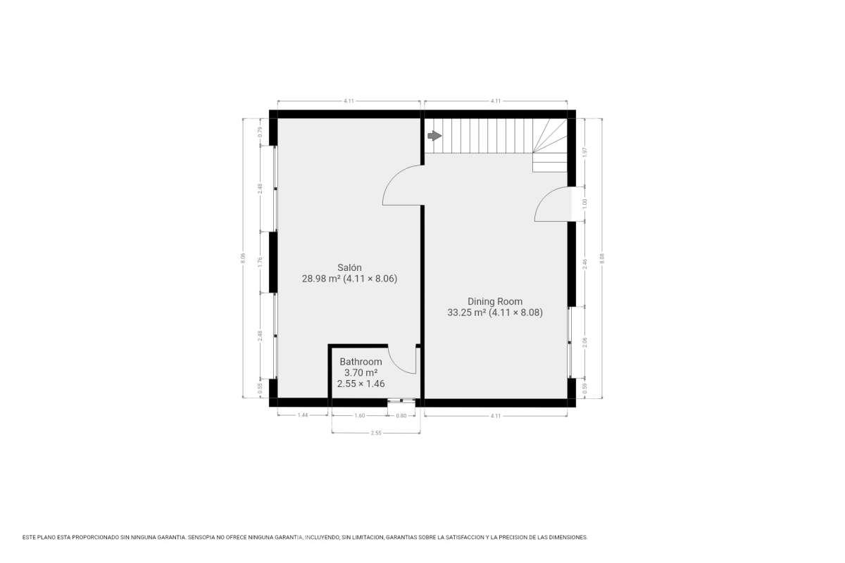 Housfy vende espectacular chalet independiente en Costa Cunit, a tan solo 10 minutos del centro de Cubelles. Una vivienda amplia y versátil, ideal para quienes buscan espacio, privacidad y calidad de vida en un entorno tranquilo, rodeado de naturaleza y con bonitas vistas al mar y a la montaña. La propiedad cuenta con piscina privada y un amplio jardín, creando un entorno perfecto para disfrutar del aire libre y del excelente clima de la zona durante todo el año. La vivienda se distribuye en dos plantas y ofrece múltiples posibilidades de uso. En la planta baja encontramos un amplio salón-comedor con salida directa a la zona de piscina, cocina, una espaciosa suite y varios espacios polivalentes que pueden adaptarse a las necesidades del nuevo propietario, ya sea como despacho, zona de ocio, gimnasio o incluso como espacio independiente para invitados. La primera planta dispone de cuatro habitaciones dobles, todas exteriores, dos baños completos, un amplio y luminoso salón-comedor con acceso a un gran balcón desde el que disfrutar de agradables vistas al mar, además de una cocina independiente. En el exterior, la vivienda ofrece diferentes espacios para disfrutar en cualquier época del año, con terraza, balcón, patio, jardín y piscina. Entre sus equipamientos destacan la calefacción, la chimenea, los armarios empotrados, los suelos de gres, un amplio trastero y un garaje cubierto con capacidad para tres vehículos. Una vivienda con grandes dimensiones, múltiples posibilidades y mucho potencial, situada en una tranquila zona residencial de Cunit, donde podrás disfrutar de la naturaleza y la tranquilidad sin renunciar a la proximidad de todos los servicios de Cubelles y de Cunit. Zona y entorno La Urbanización Costa Cunit es una tranquila zona residencial de ambiente familiar, rodeada de naturaleza y viviendas unifamiliares, que combina privacidad y calidad de vida con buena conexión a servicios y a pocos minutos de las playas de Cunit y Cubelles. Aviso legal El precio de venta no incluye gastos de la compraventa como notaría, registro, impuestos, ni tampoco honorarios de agencia. Esta publicación no es vinculante. Consulta siempre la nota simple con Housfy antes de formalizar la compraventa. Sobre nosotros Housfy es la plataforma integral de servicios inmobiliarios. Nuestra combinación de expertos y tecnología pone al alcance de todo el mundo servicios cómodos, claros y seguros. AICAT número: 7922. Nos encargamos de la gestión y asesoramiento de la compra. ¡Olvídate de todo! Hacemos los trámites por ti. Y, si además necesitas financiación, ponemos a tu disposición un bróker hipotecario para ayudarte a conseguir las mejores condiciones para tu perfil económico. ¿Quieres visitarla? Contacta con Housfy y agenda tu visita sin compromiso. Más información en housfy.com-18