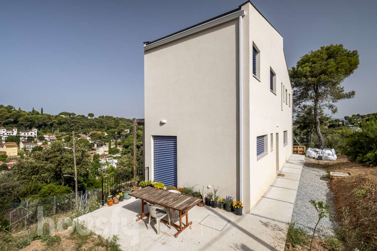 Obra nueva Passivhaus en Sant Cugat: máxima eficiencia energética, confort y diseño contemporáneo en una vivienda única.-31