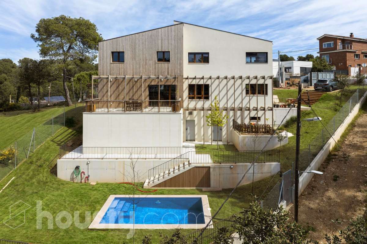 Obra nueva Passivhaus en Sant Cugat: máxima eficiencia energética, confort y diseño contemporáneo en una vivienda única.