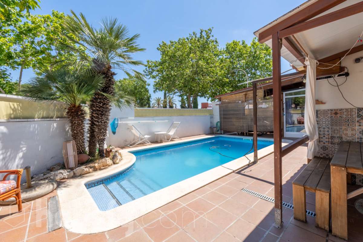Casa independiente de 3 vientos con piscina y apartamento independiente en el centro de Sant Pere de Ribes-2
