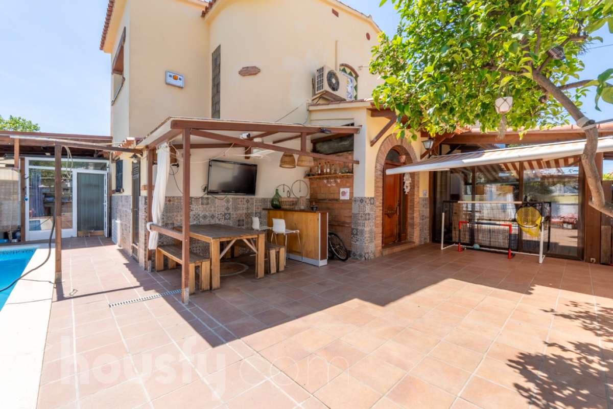 Casa independiente de 3 vientos con piscina y apartamento independiente en el centro de Sant Pere de Ribes-19