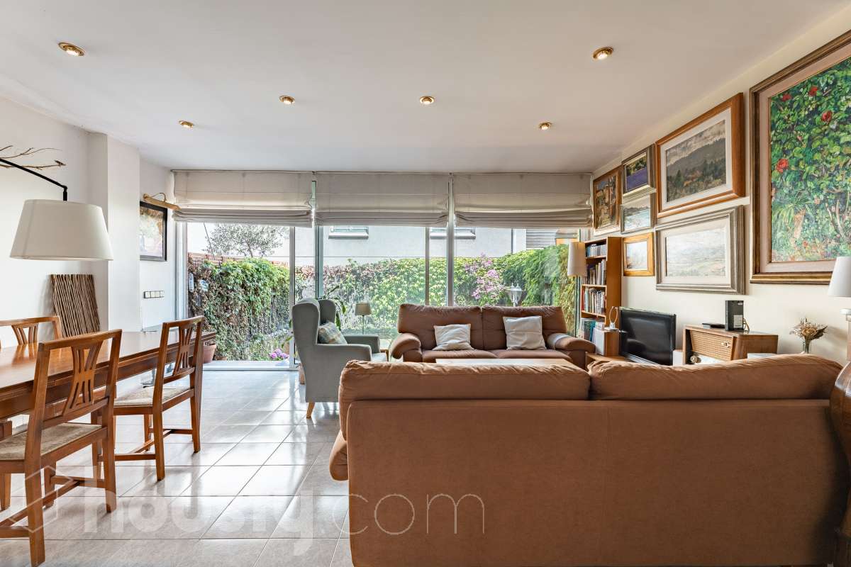 Exclusiva vivienda con jardín privado, solárium al sur y piscina comunitaria-4