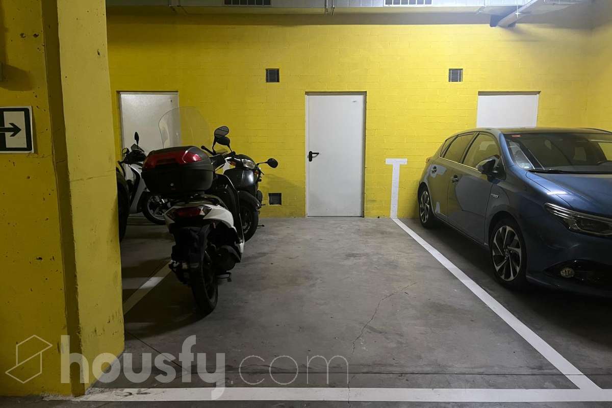 Venta de plaza de aparcamiento y trastero en Mas Lluí, Sant Just Desvern-4