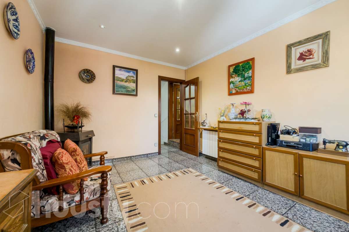 -ITE
-POSIBILIDAD DE HACER 2 CASAS
-VISTAS A BCN-19