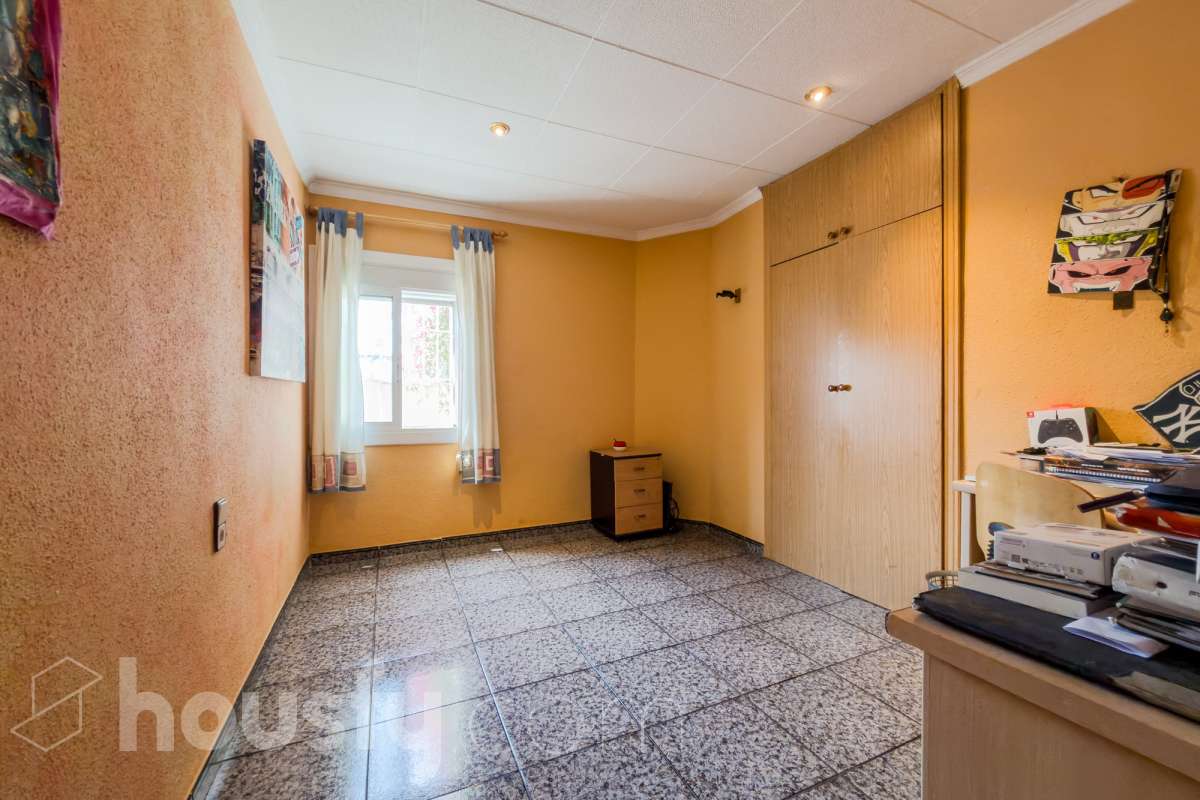 -ITE
-POSIBILIDAD DE HACER 2 CASAS
-VISTAS A BCN-39