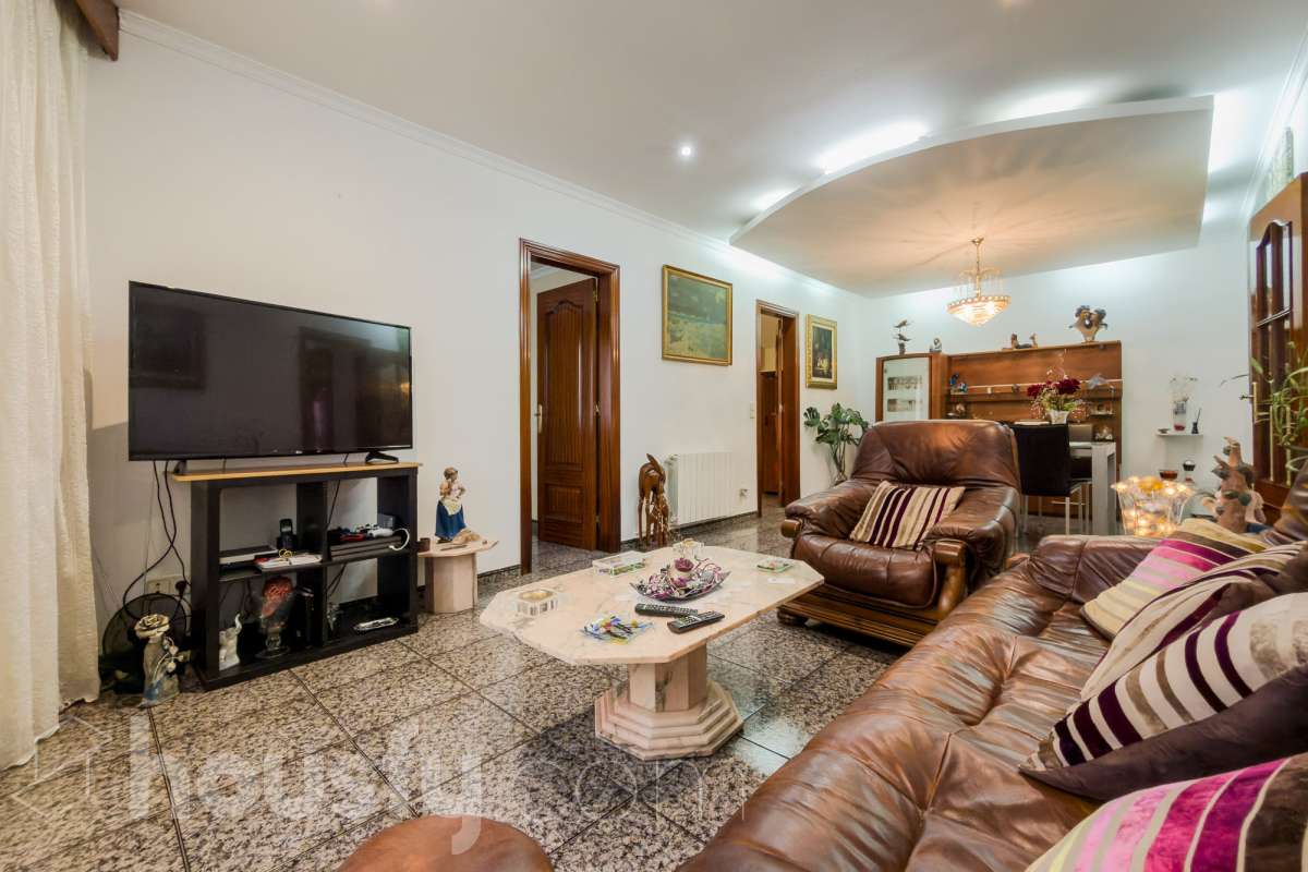 -ITE
-POSIBILIDAD DE HACER 2 CASAS
-VISTAS A BCN-16