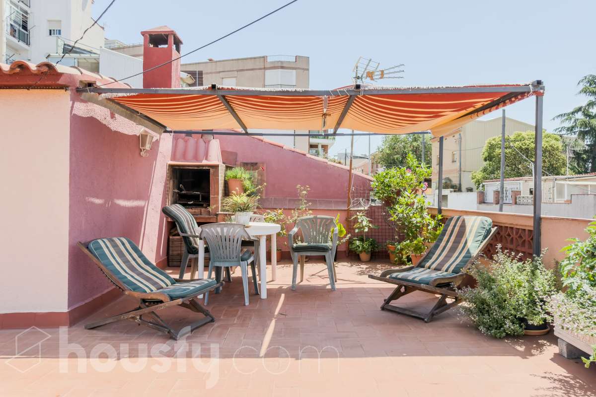 -ITE
-POSIBILIDAD DE HACER 2 CASAS
-VISTAS A BCN-6