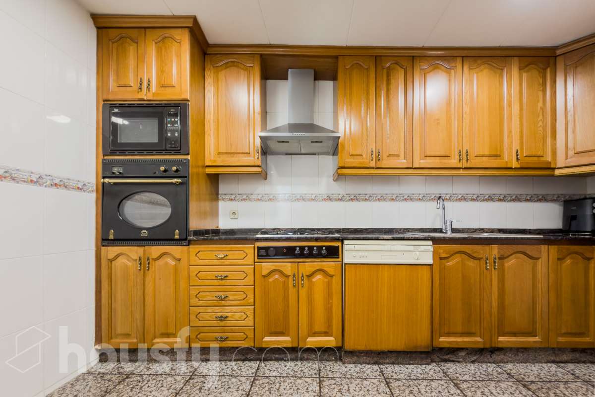 -ITE
-POSIBILIDAD DE HACER 2 CASAS
-VISTAS A BCN-11