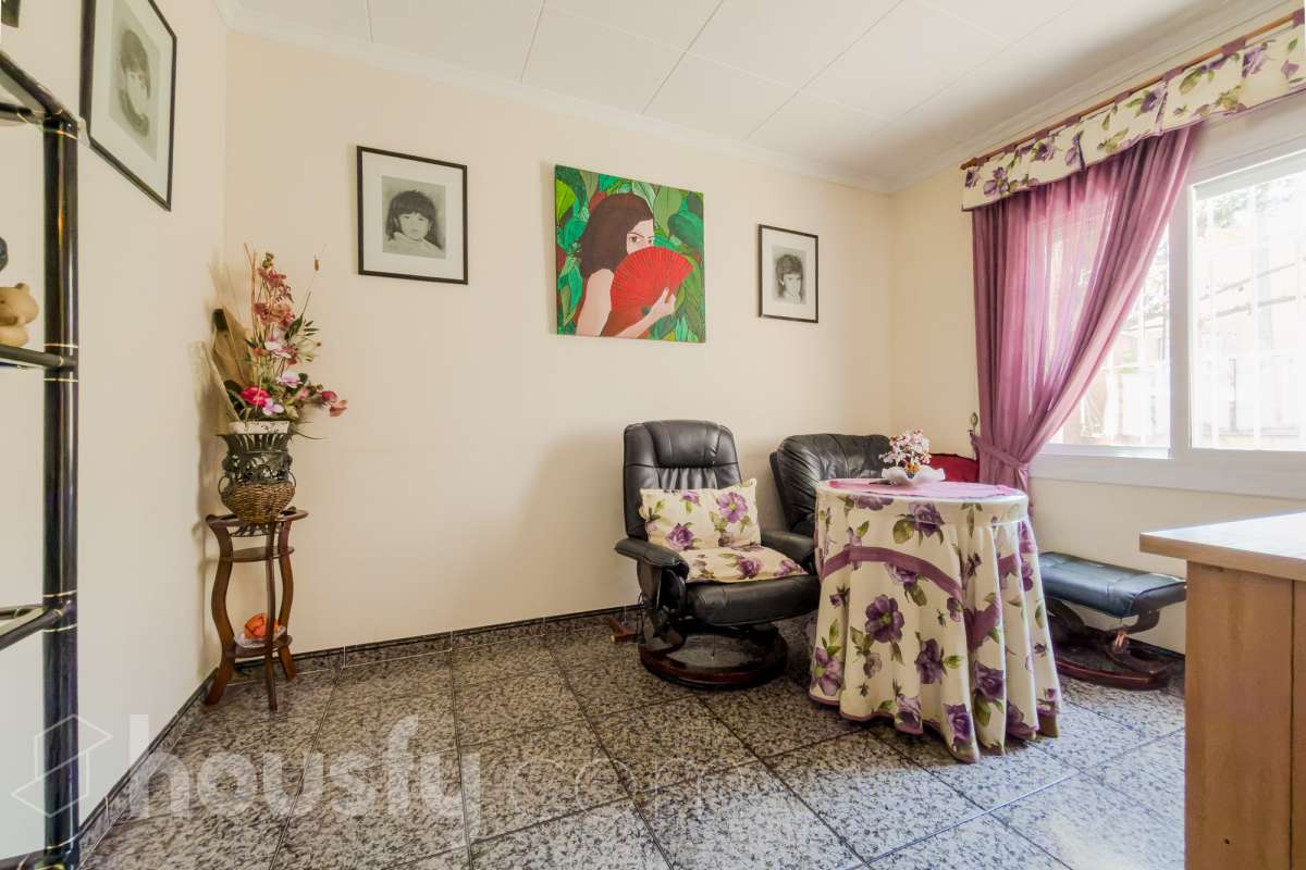 -ITE
-POSIBILIDAD DE HACER 2 CASAS
-VISTAS A BCN-40