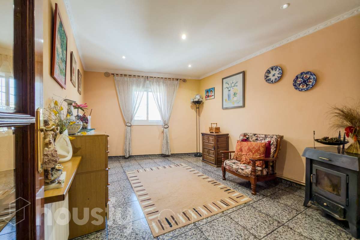 -ITE
-POSIBILIDAD DE HACER 2 CASAS
-VISTAS A BCN-18
