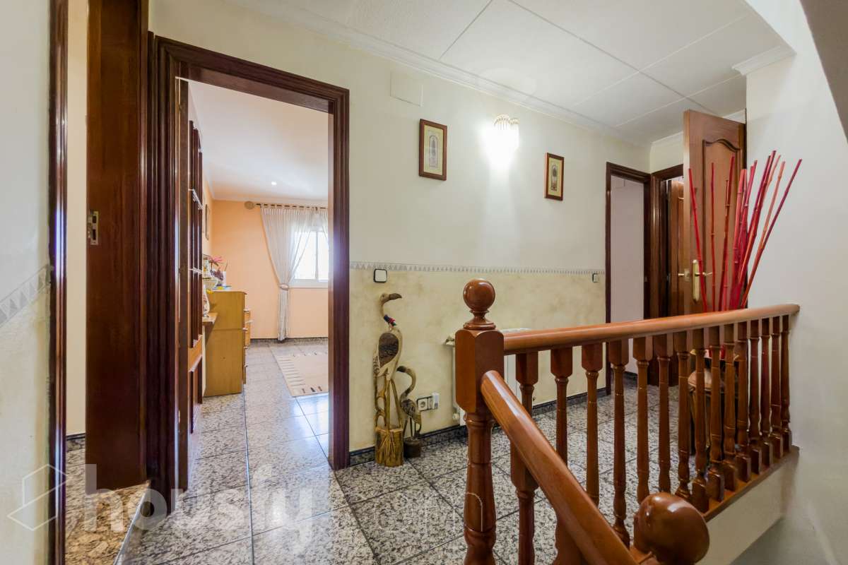 -ITE
-POSIBILIDAD DE HACER 2 CASAS
-VISTAS A BCN-49