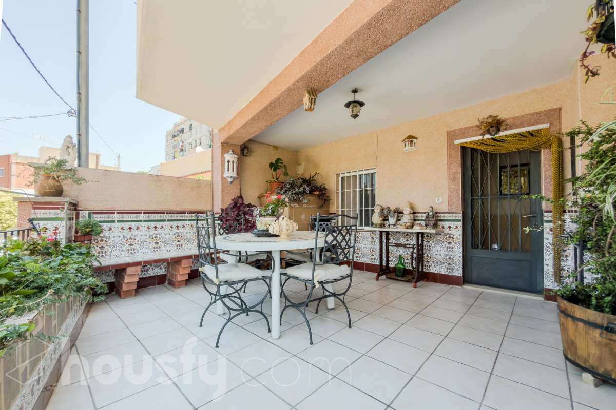 -ITE
-POSIBILIDAD DE HACER 2 CASAS
-VISTAS A BCN-7