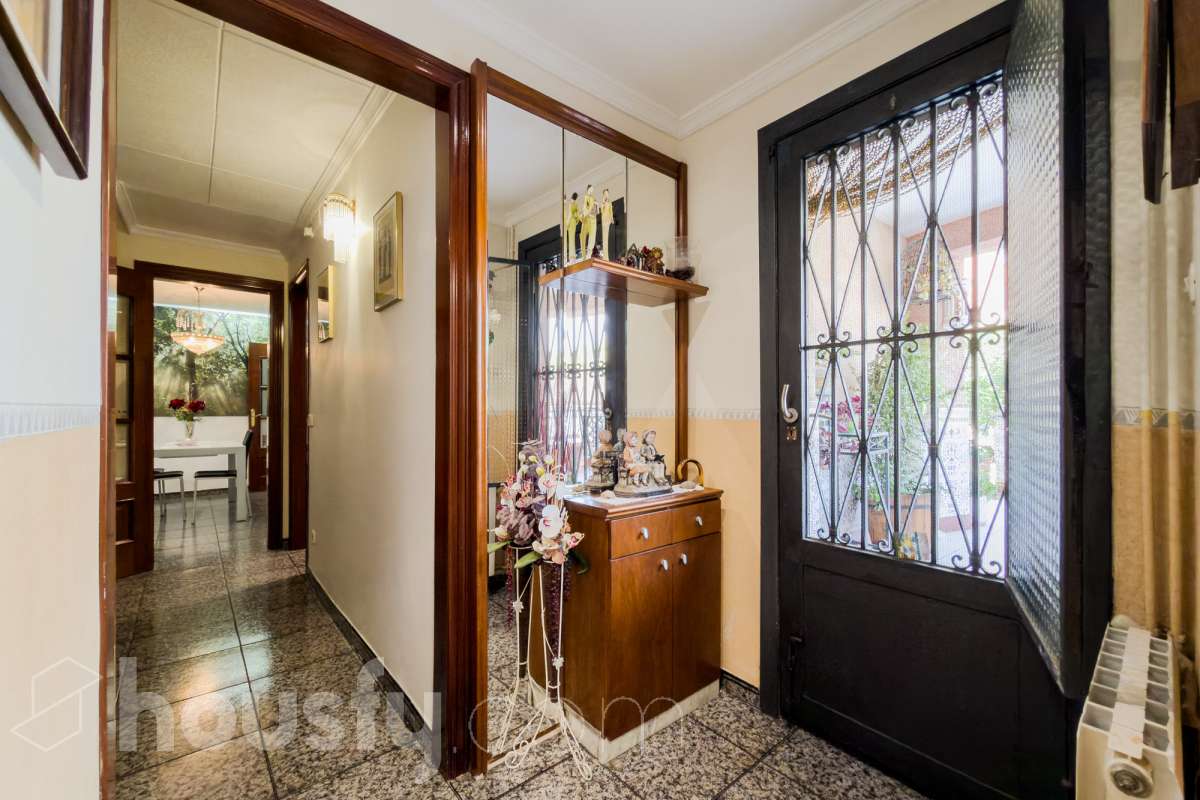 -ITE
-POSIBILIDAD DE HACER 2 CASAS
-VISTAS A BCN-53
