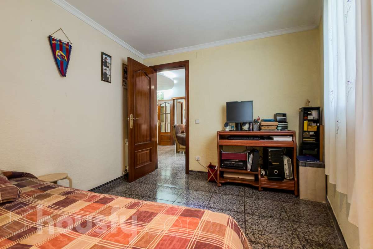 -ITE
-POSIBILIDAD DE HACER 2 CASAS
-VISTAS A BCN-21