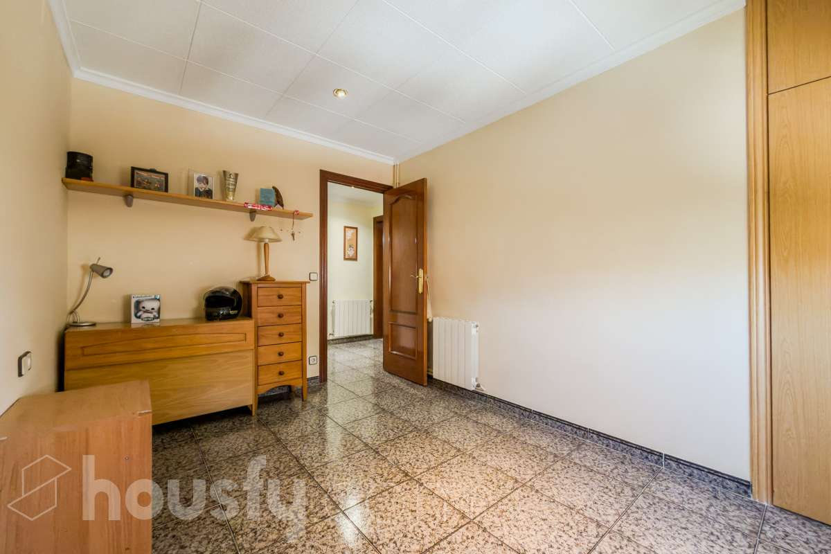 -ITE
-POSIBILIDAD DE HACER 2 CASAS
-VISTAS A BCN-30