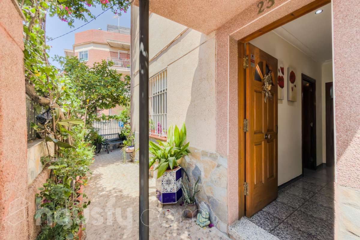 -ITE
-POSIBILIDAD DE HACER 2 CASAS
-VISTAS A BCN-58