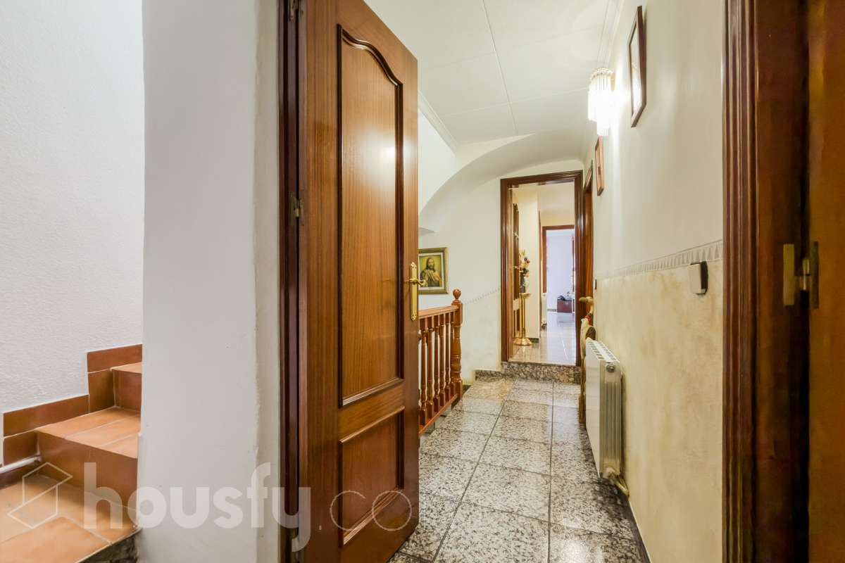 -ITE
-POSIBILIDAD DE HACER 2 CASAS
-VISTAS A BCN-48