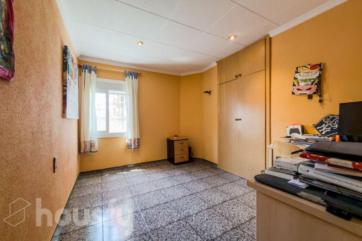 -ITE
-POSIBILIDAD DE HACER 2 CASAS
-VISTAS A BCN-37