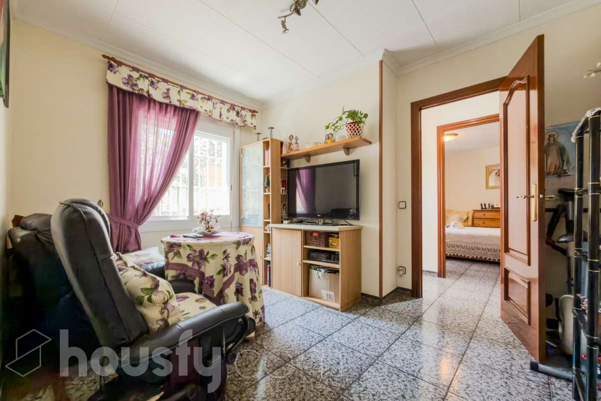 -ITE
-POSIBILIDAD DE HACER 2 CASAS
-VISTAS A BCN-41