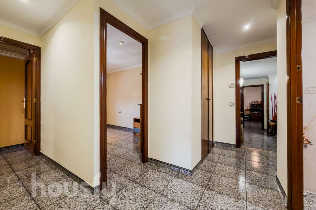-ITE
-POSIBILIDAD DE HACER 2 CASAS
-VISTAS A BCN-52
