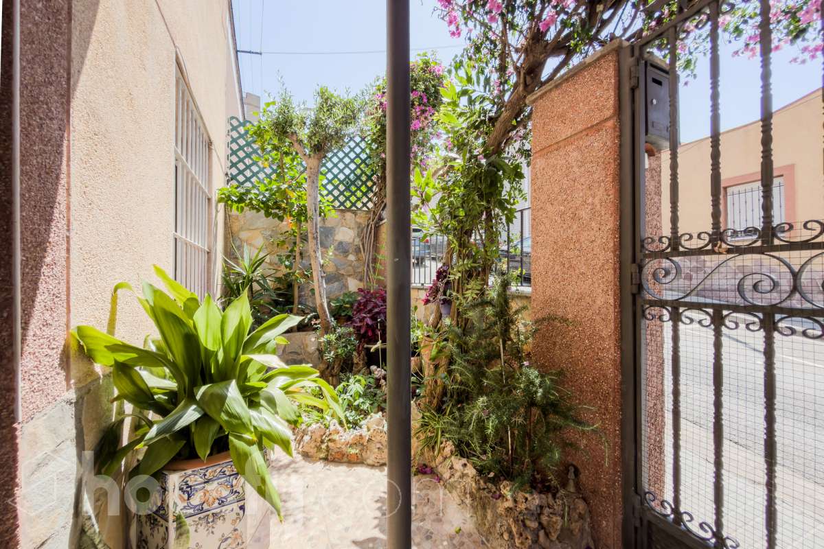 -ITE
-POSIBILIDAD DE HACER 2 CASAS
-VISTAS A BCN-57