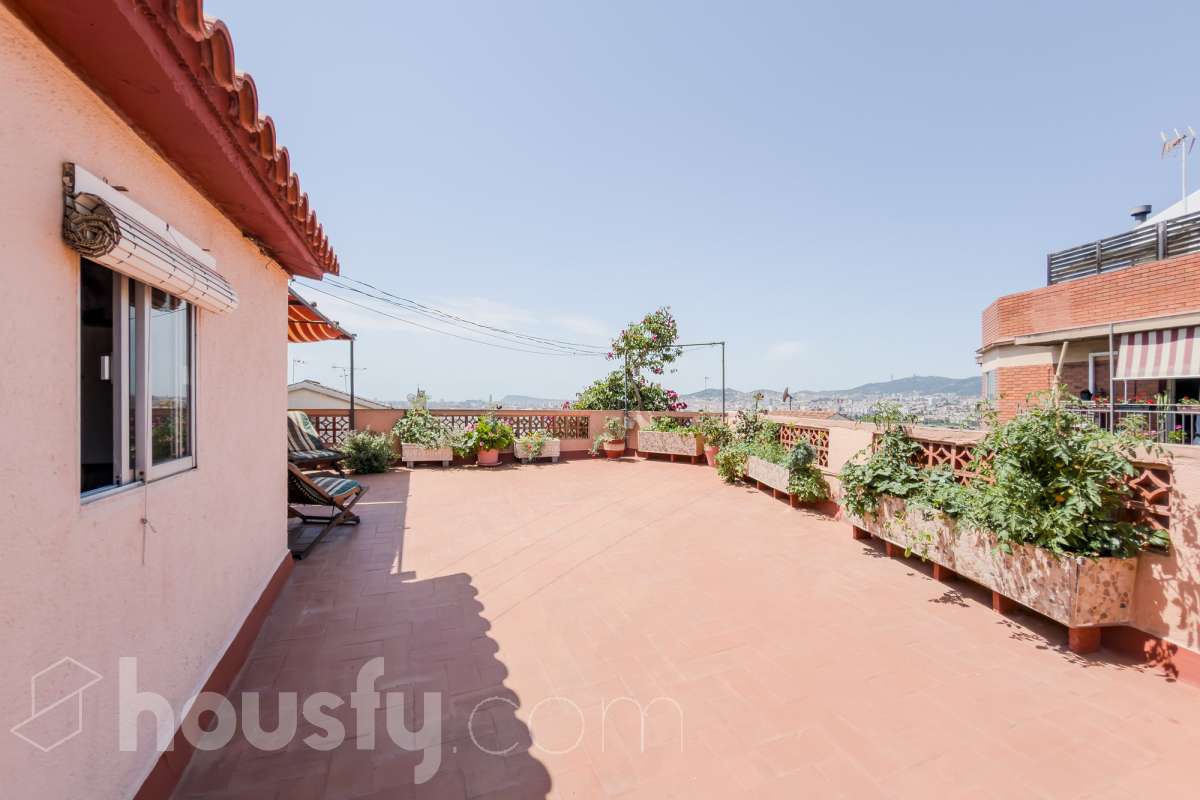 -ITE
-POSIBILIDAD DE HACER 2 CASAS
-VISTAS A BCN