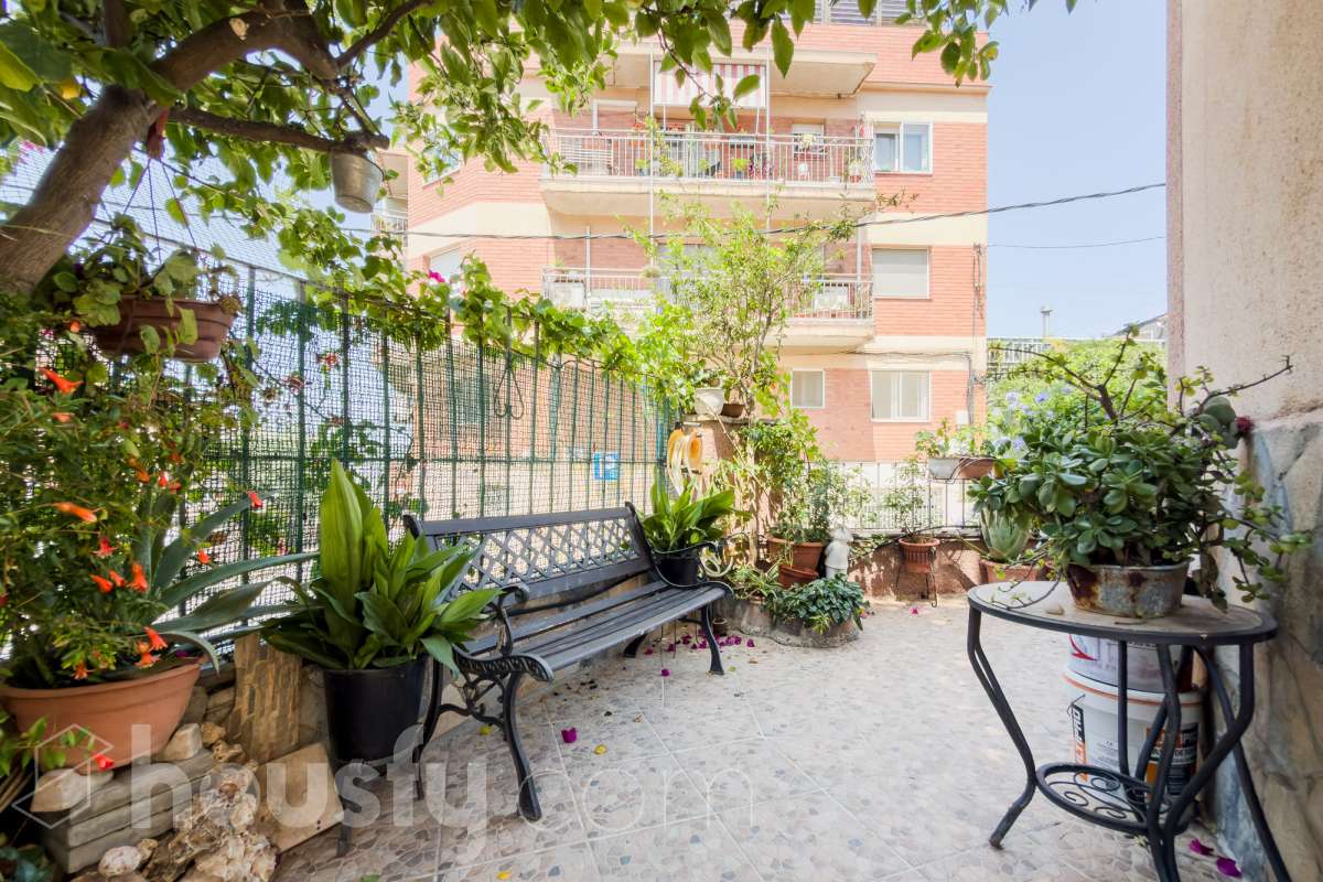 -ITE
-POSIBILIDAD DE HACER 2 CASAS
-VISTAS A BCN-60