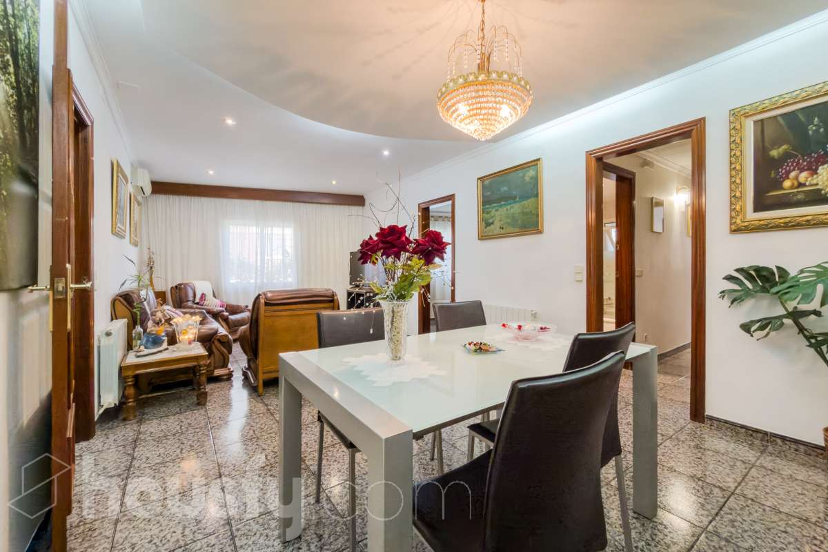 -ITE
-POSIBILIDAD DE HACER 2 CASAS
-VISTAS A BCN-15