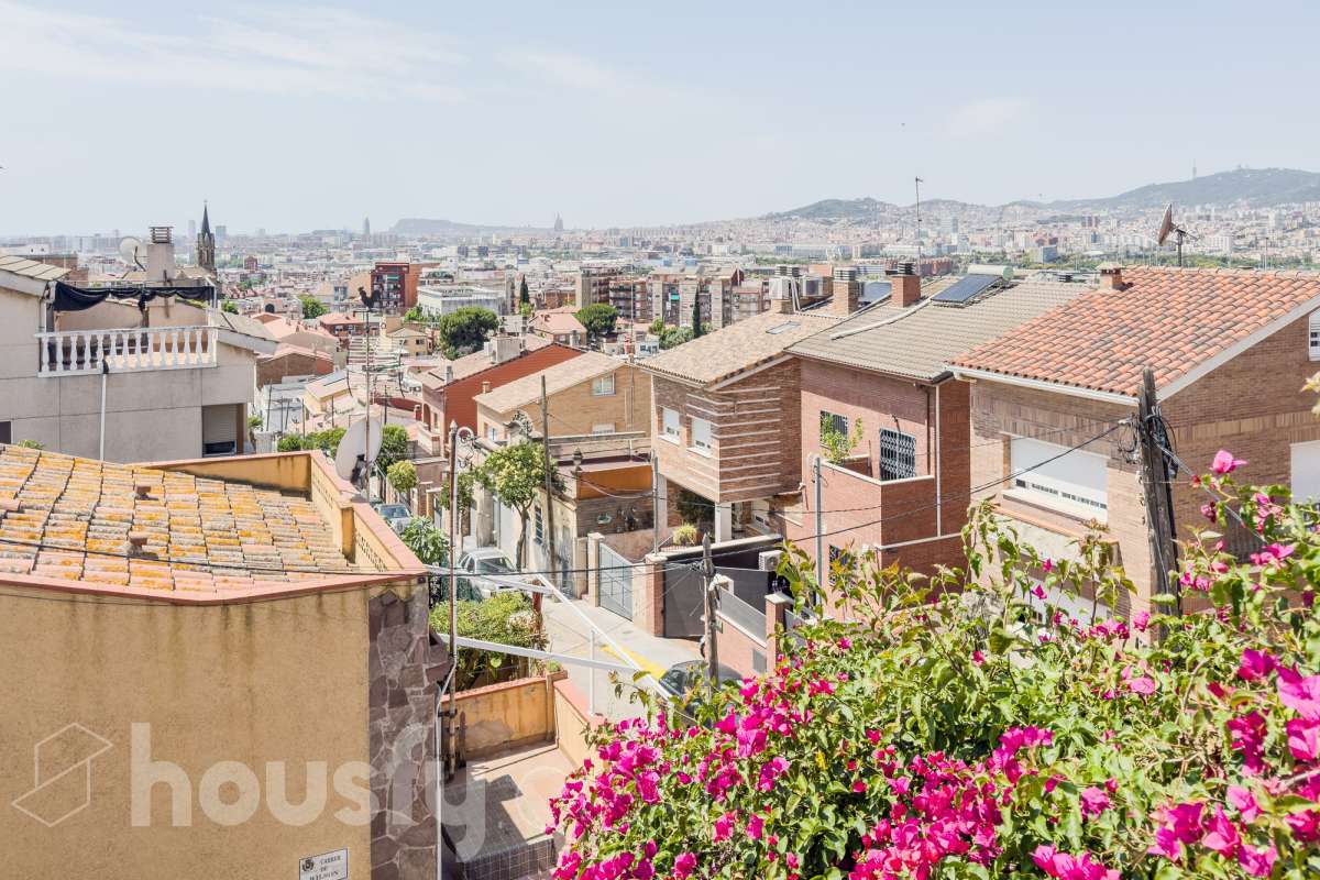 -ITE
-POSIBILIDAD DE HACER 2 CASAS
-VISTAS A BCN-46