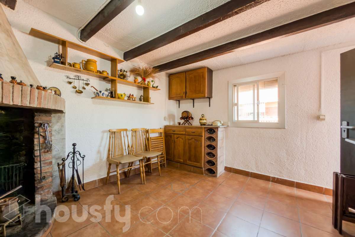 -ITE
-POSIBILIDAD DE HACER 2 CASAS
-VISTAS A BCN-33