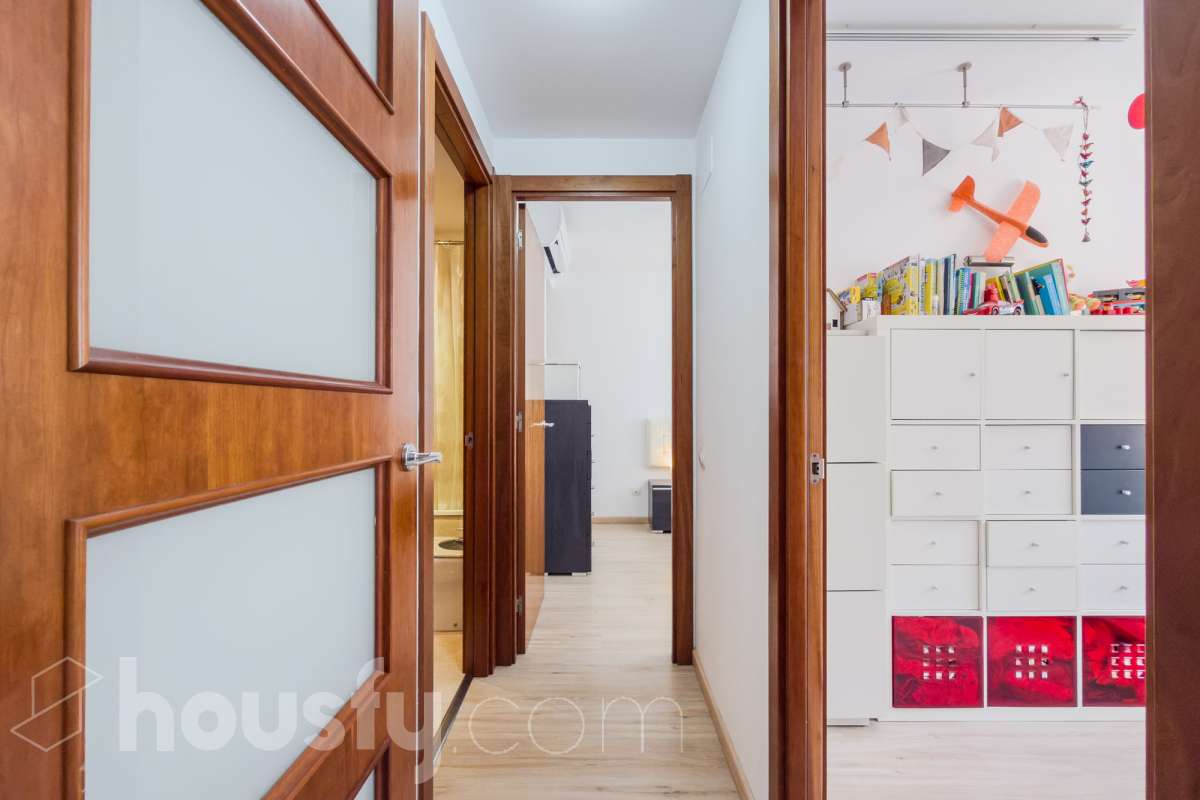 Housfy vende 🏡 luminoso piso ubicado en Badalona, el cuál consta de 66m2 útiles (verificados con la Dirección General de Catastro). Construi-16