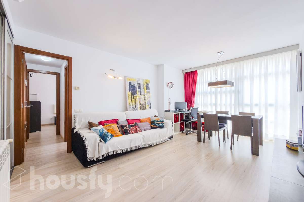 Housfy vende 🏡 luminoso piso ubicado en Badalona, el cuál consta de 66m2 útiles (verificados con la Dirección General de Catastro). Construi-7