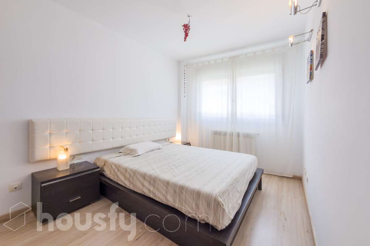 Housfy vende 🏡 luminoso piso ubicado en Badalona, el cuál consta de 66m2 útiles (verificados con la Dirección General de Catastro). Construi-20