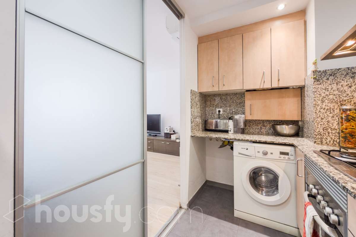 Housfy vende 🏡 luminoso piso ubicado en Badalona, el cuál consta de 66m2 útiles (verificados con la Dirección General de Catastro). Construi-14